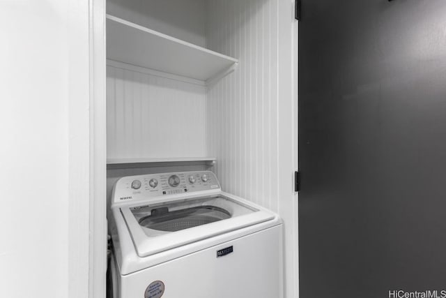 laundry room featuring washer / dryer