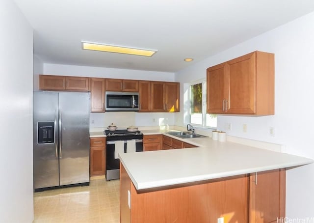 kitchen featuring appliances with stainless steel finishes, sink, and kitchen peninsula