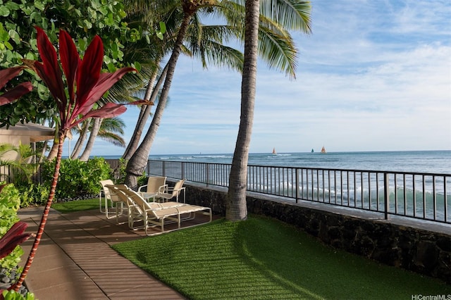 2987 Kalakaua Ave Unit 706, Honolulu, HI 96815 - view of yard with a water view