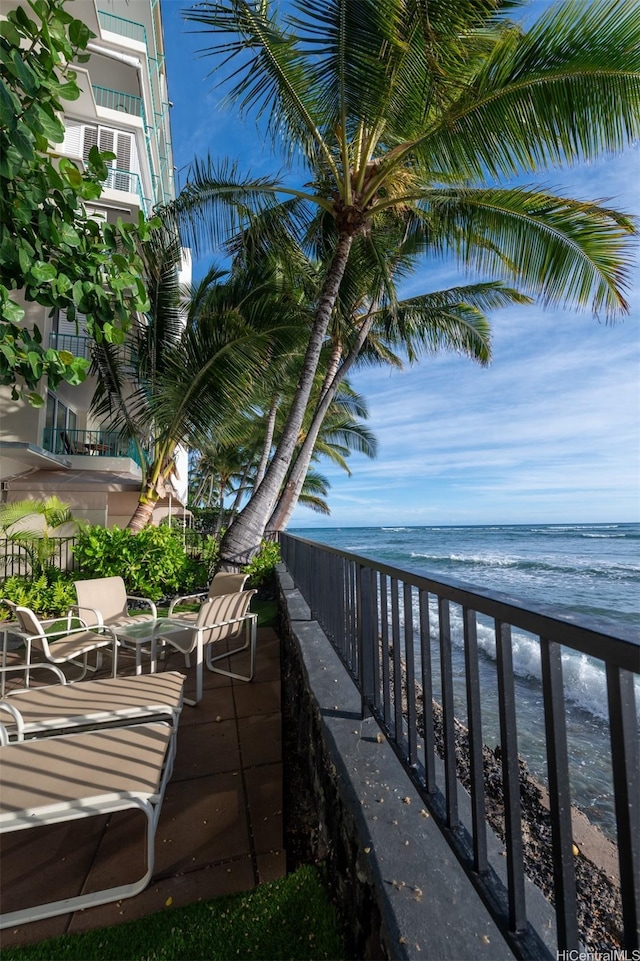2987 Kalakaua Ave Unit 706, Honolulu, HI 96815 - view of property's community with view of water and beach