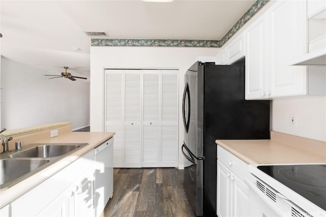 kitchen featuring ceiling fan, a sink, visible vents, white cabinets, and dark wood-style floors