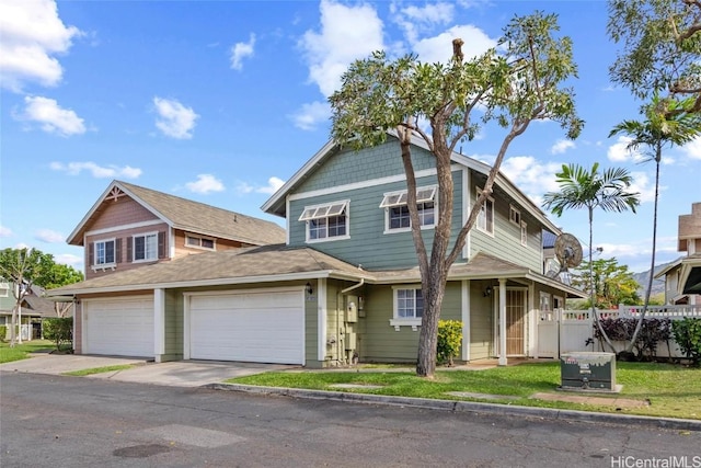 view of front of property featuring a front yard