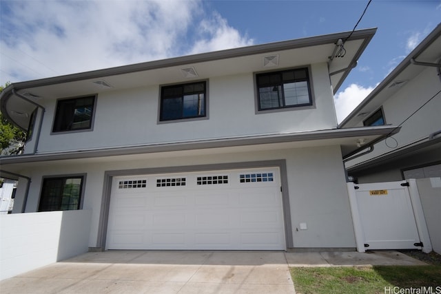 view of front facade featuring a garage