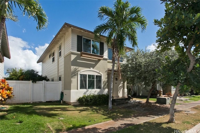 view of front facade with a front lawn