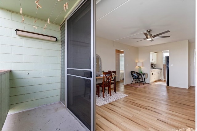 balcony featuring ceiling fan