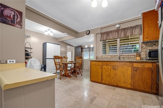 kitchen featuring kitchen peninsula and a textured ceiling