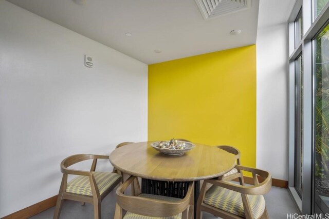 dining area with visible vents and baseboards