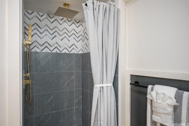 bathroom with curtained shower