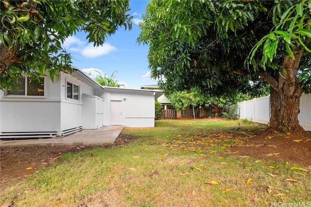 view of yard with a patio area