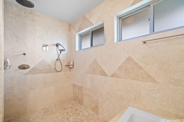 bathroom featuring a tile shower