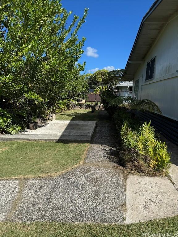 view of yard featuring a patio