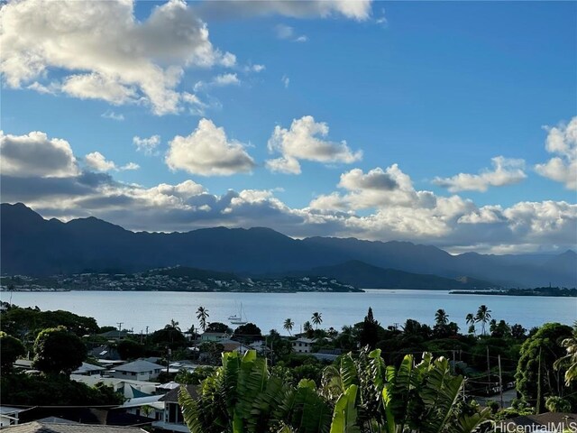 water view with a mountain view