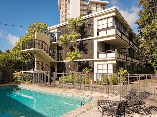 view of swimming pool featuring a patio