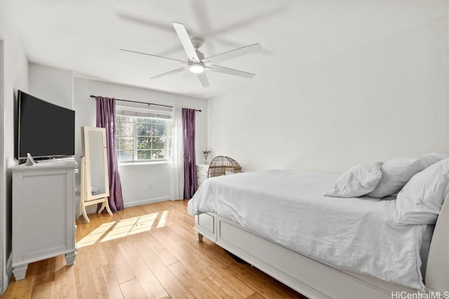 bedroom featuring light hardwood / wood-style floors and ceiling fan