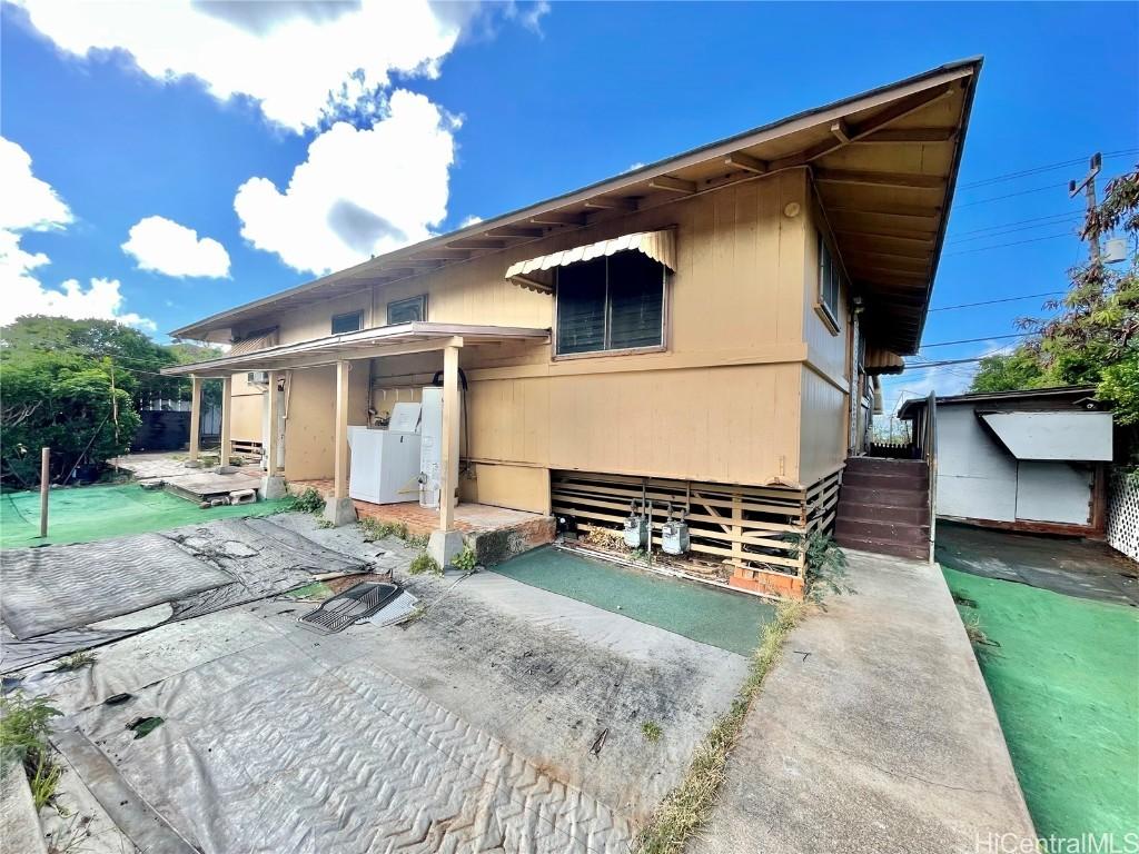 rear view of house featuring washer / dryer