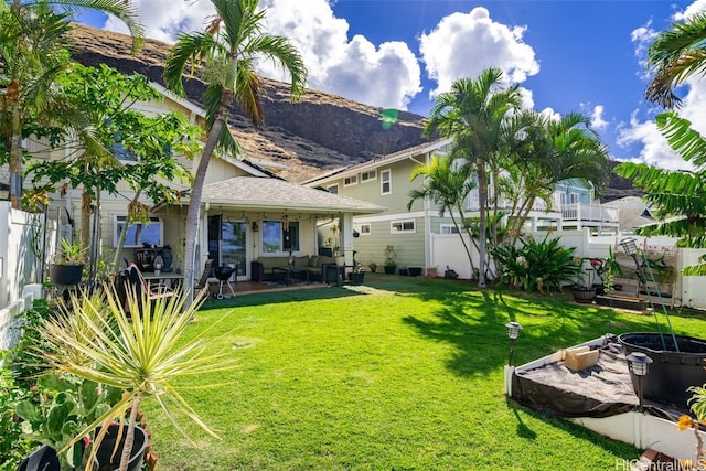 view of yard featuring a patio area