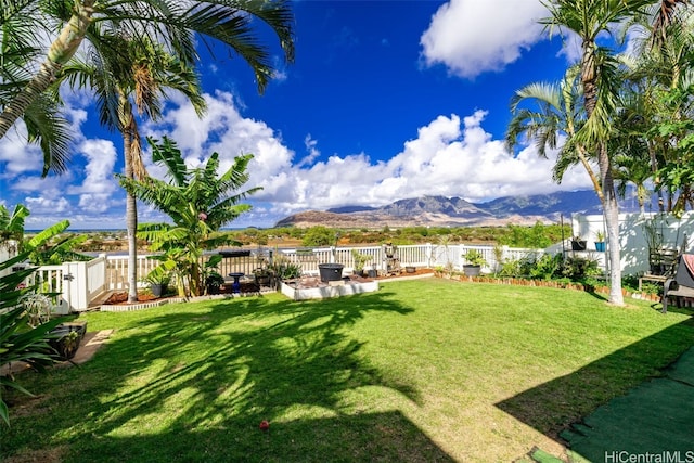 view of yard with a mountain view