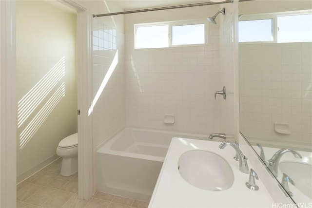 full bathroom featuring a wealth of natural light, tile patterned flooring, tiled shower / bath combo, and toilet