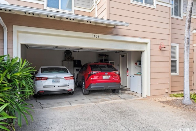 garage with washing machine and clothes dryer