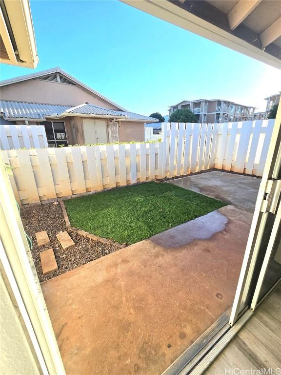 view of yard featuring a patio area