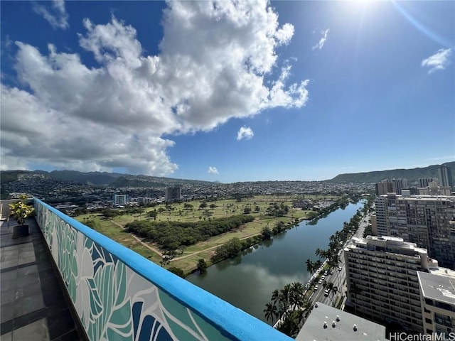 water view with a mountain view