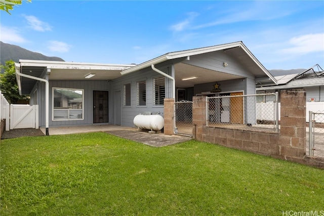 back of house featuring a lawn