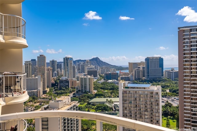 city view featuring a mountain view