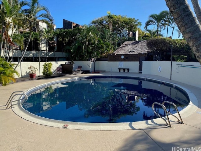 view of swimming pool