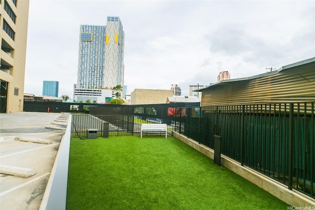 987 Queen St Unit 1401, Honolulu, HI 96814 - view of yard featuring a city view