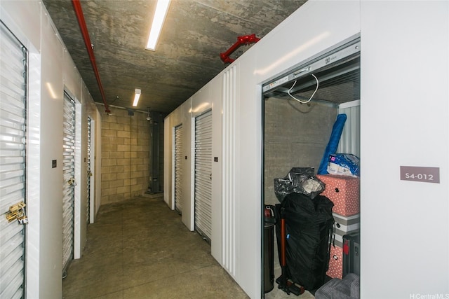 987 Queen St Unit 1401, Honolulu, HI 96814 - hallway with concrete flooring