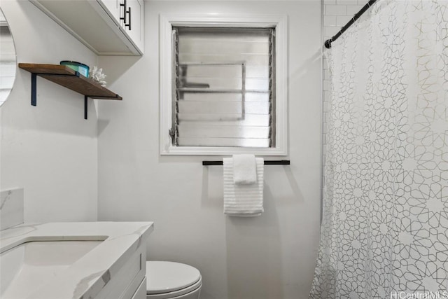 bathroom featuring a shower with curtain, toilet, and vanity