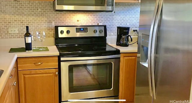 kitchen with backsplash and appliances with stainless steel finishes