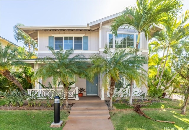 view of front of house with a front lawn