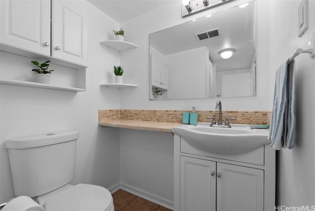 full bathroom featuring vanity, visible vents, tile patterned flooring, toilet, and tasteful backsplash