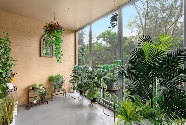 view of sunroom / solarium