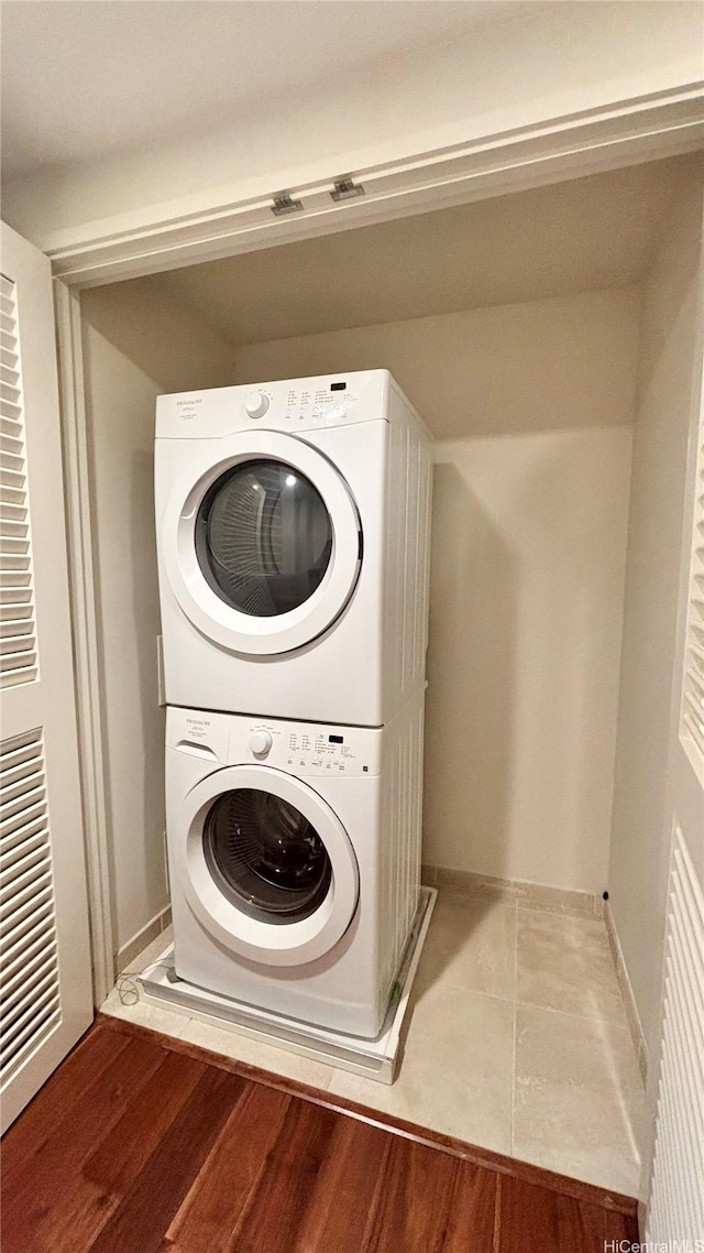 1189 Waimanu St Unit 3107, Honolulu, HI 96814 - laundry area with stacked washer / drying machine and baseboards