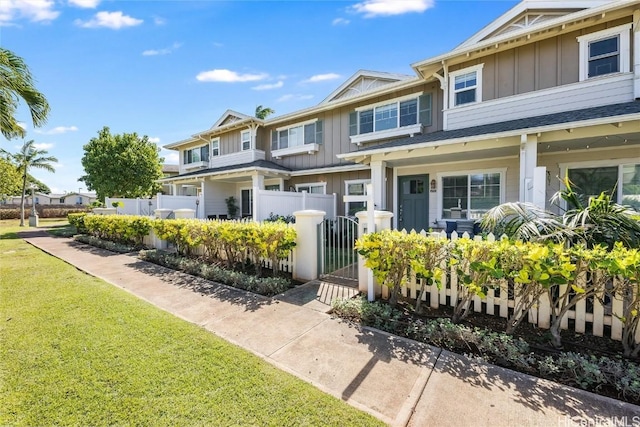 view of front facade featuring a front lawn