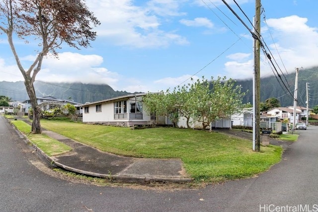 view of front of house featuring a front yard