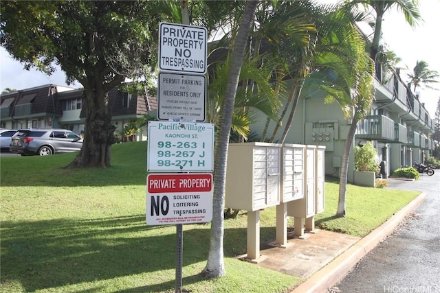 exterior details with mail boxes