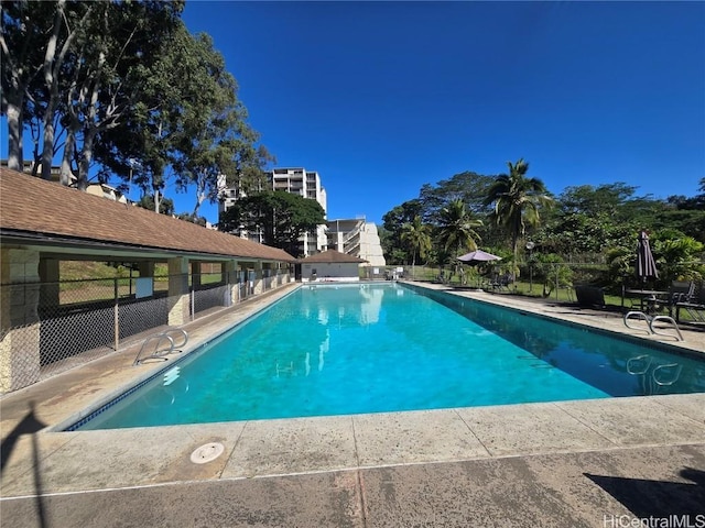 view of swimming pool