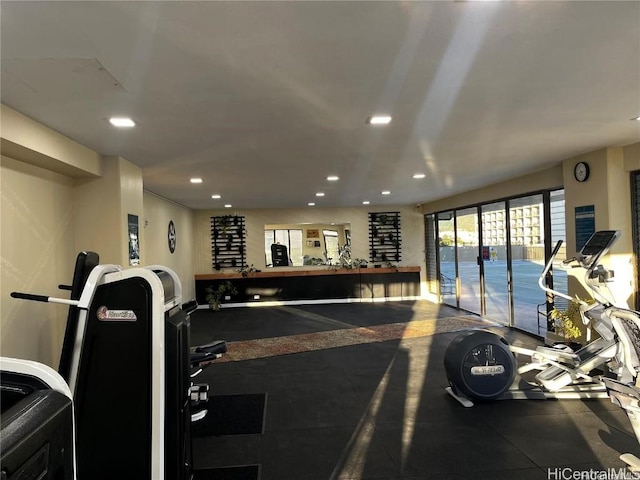 exercise room featuring recessed lighting