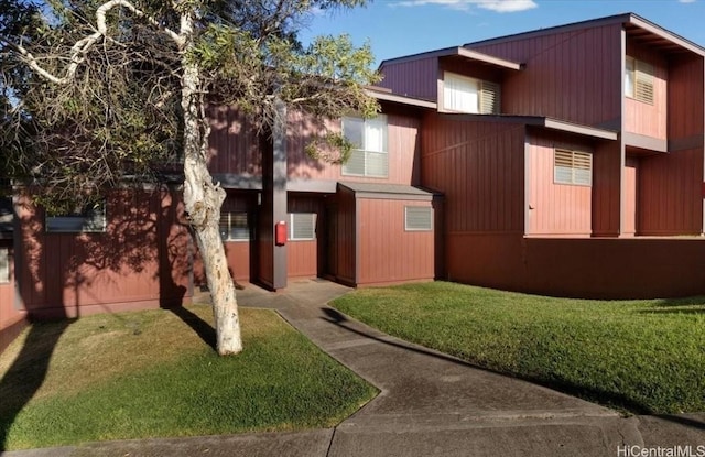 exterior space featuring a front yard