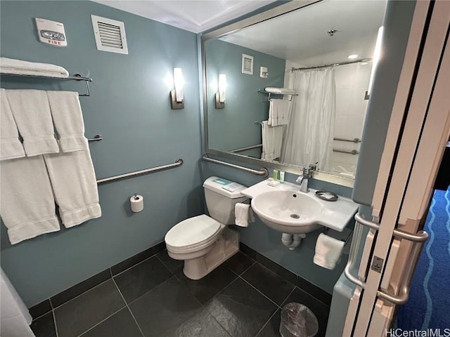 full bathroom featuring visible vents, toilet, a sink, a shower with curtain, and tile patterned floors