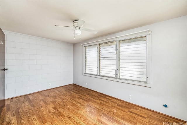 unfurnished room featuring light hardwood / wood-style floors and ceiling fan