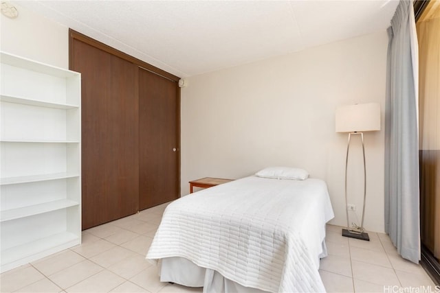 bedroom with a closet