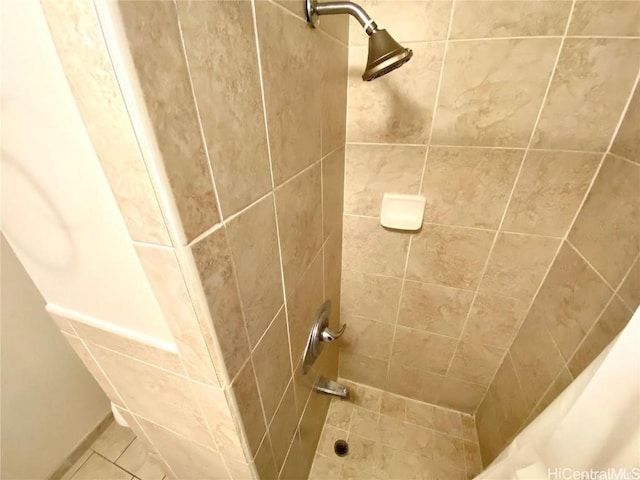 bathroom with shower / bath combo