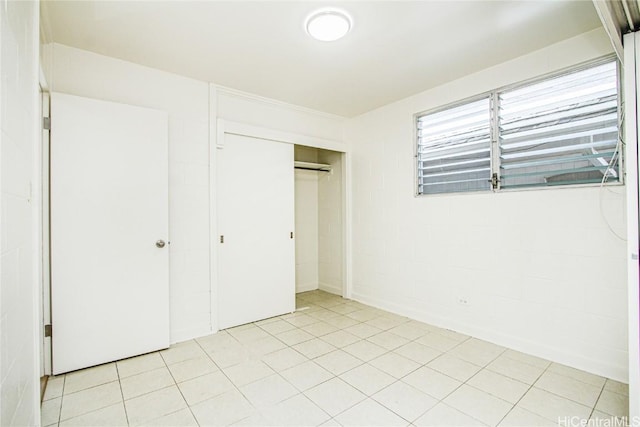 unfurnished bedroom featuring a closet