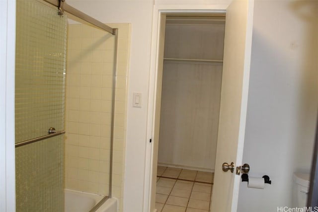 bathroom featuring tiled shower / bath and tile patterned flooring