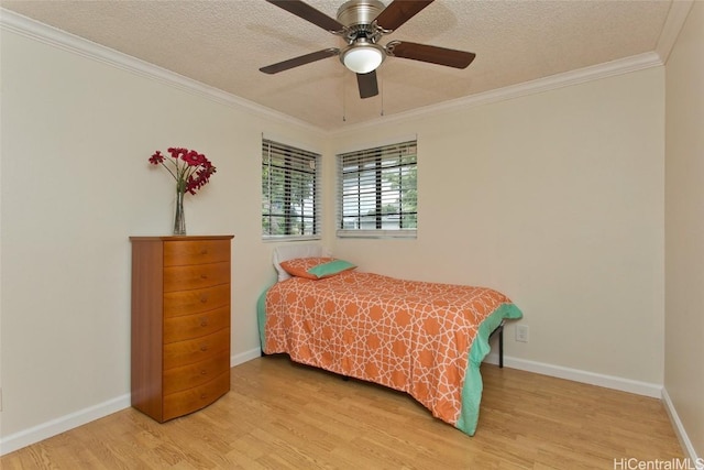 bedroom with light hardwood / wood-style floors, a textured ceiling, and ceiling fan