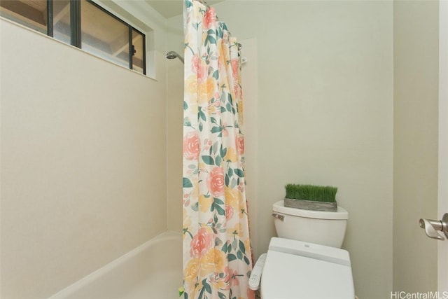 bathroom with toilet and shower / tub combo with curtain